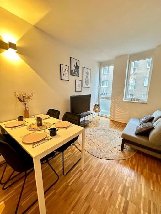 3-Room Vienna Centrale Suite Exterior photo